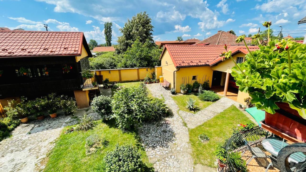 Leto House Apartman Zsilvásárhely Kültér fotó